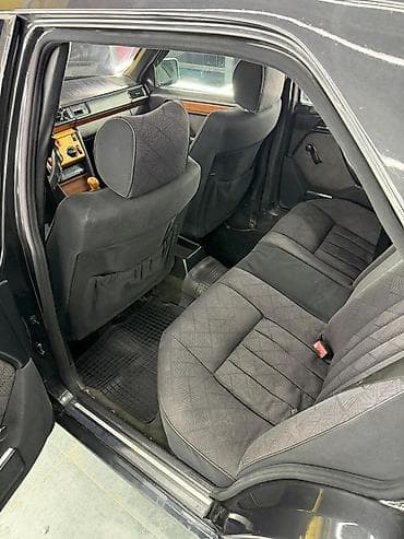Mercedes-Benz W124: 1995 г., 2.2 л, Механика, Бензин, Седан — 4