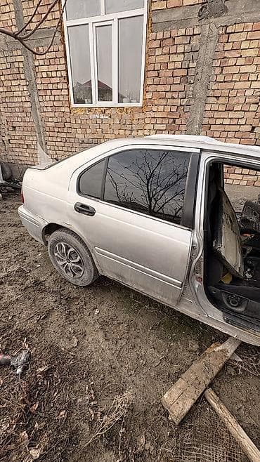 продам аварийное авто: Honda Civic: 1999 г., Седан — 4