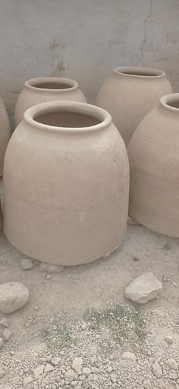 вазоны из бетона: Большие глиняные кувшины/жары для хранения и брожения. Описание: - — 4