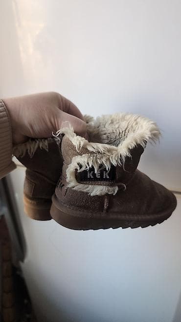 Отдам за 1 сл масло и молоко разм 27 тапочки,зимние сапожки