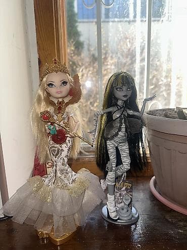 1)Эпл Вайтфулл,есть коробка,подставка,дневник-6700 сом 2)Клео рил