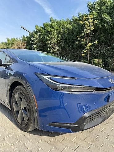 Toyota Prius: 2024 г., 2 л, Автомат, Электромобиль, Хэтчбэк — 2