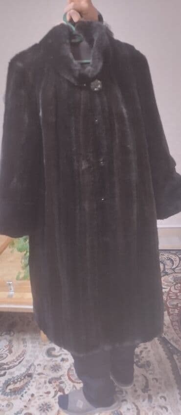 Женская шуба из искуственного меха, темно-шоколадного цвета (почти