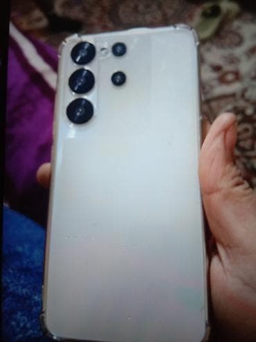 Смартфон с тройным основным модулем камер и дополнительными датчиками at lalafo.kg Смартфон с тройным основным модулем камер и дополнительными датчиками