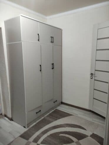 срочно продаю дом в караколе: Барак, 56 кв. м, 3 бөлмө, Менчик ээси — 4