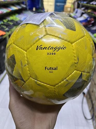 мяч: Футбольный мяч Molten, размер 4 (мини-футбол). Качественный и прочный — 2