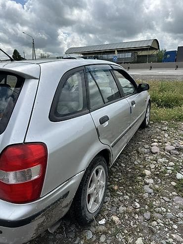 с люком: Mazda 323: 1999 г., Механика, Бензин, Хэтчбэк — 4