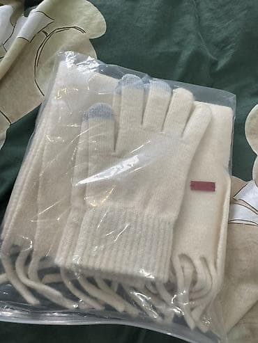 Зер буюмдар: Набор зимних аксессуаров в молочном цвете: шарф с кисточками и — 1