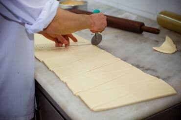 помощник пекаря: *Ищем ребят в команду по изготовлению круассанов! 🥐* Если ты только — 4