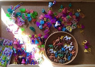 kinder: Продаю большой лот игрушек из Kinder Surprise, всего 106 штук. В — 1