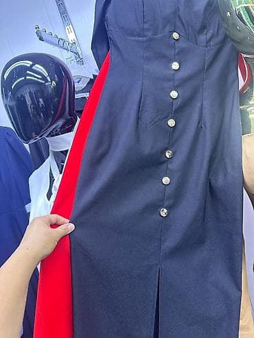 одежда мишки: Платье миди с длинными рукавами и выразительной линией декольте — 2