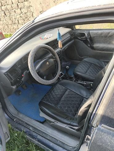 Opel Vectra: 1996 г., 1.6 л, Механика, Бензин, Седан at lalafo.kg Opel Vectra: 1996 г., 1.6 л, Механика, Бензин, Седан