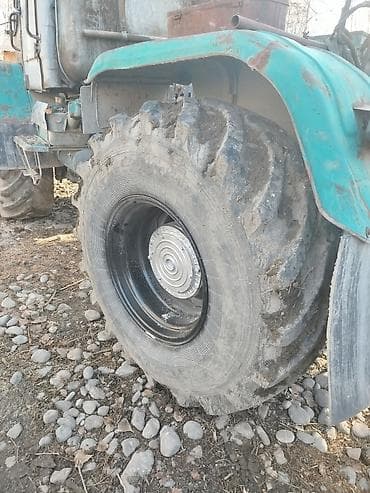Продаётся трактор есть плуг,арычник,мала без борон.На ходу. договорная