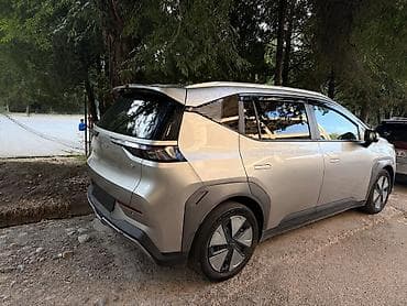 wuling mini ev: Электромобиль GAC Aion Y (кросс-хэтчбек) - Кузов: пятидверный — 2