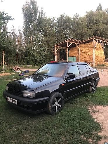 капот кобальт: Volkswagen Vento: 1993 г., 1.8 л, Механика, Бензин, Седан — 4
