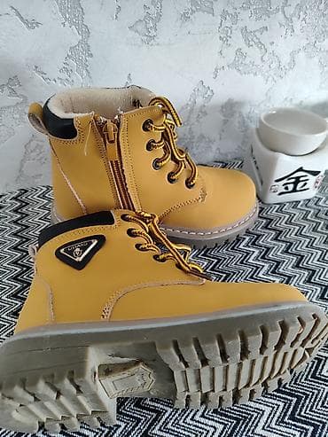 Детская обувь: Детские утеплённые ботинки,обували раза 2 и спали малы — 3