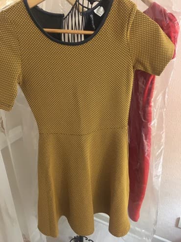 брендовое платье: Продаю стильное красивое платье baby doll горчичного цвета, HM. Размер — 2