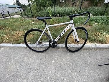 фикс aventon: Фикс-байк (single speed/фикс) с прямой стальной рамой белого цвета и — 1
