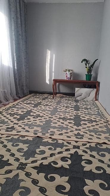 квартира для девушек: 2 комнаты, 42 м², 104 серия, 1 этаж, Старый ремонт — 3