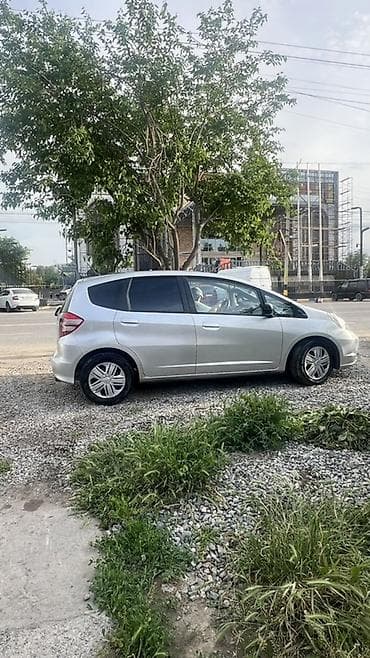 Продажа авто: Honda Fit: 2011 г., 1.5 л, Автомат, Бензин, Хэтчбэк — 3