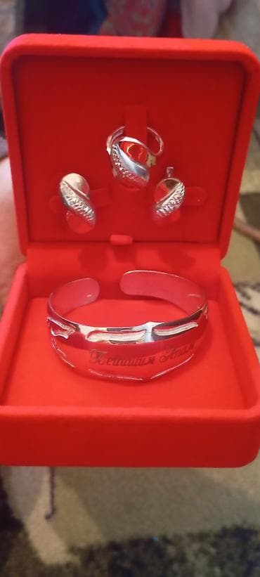 браслеты из войлока: Серебряный набор украшений в подарочной коробке Состав: - — 3