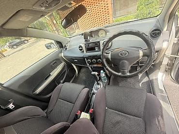Toyota Ist: 2003 г., 1.3 л, Автомат, Бензин, Хэтчбэк — 8