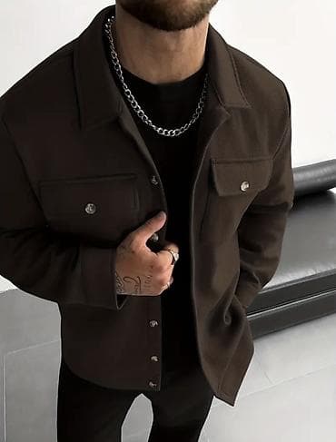 в наличии куртки: Мужская рубашка-куртка (овер-шакет) в темно‑коричневом цвете. - — 3