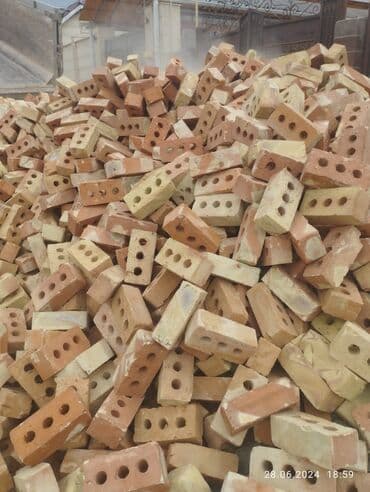 красный страитель: Пустотелый, дырчатый, Жженый кирпич, Полублок, 250×120×90 — 5