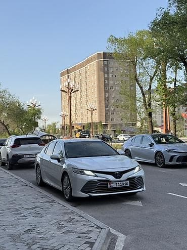 Toyota Camry: 2019 г., 2.5 л, Вариатор, Гибрид, Седан