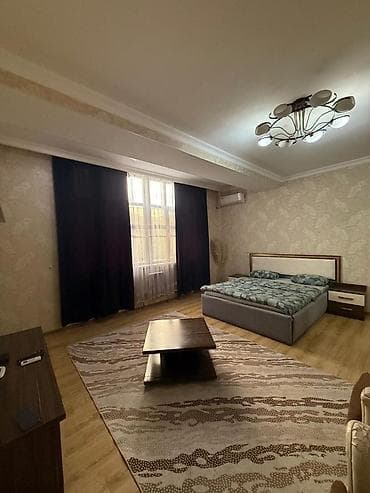 сдается столовой: Сдаётся просторная студия с отдельной кухней. - Планировка: большая — 1