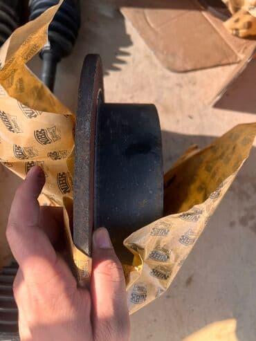 перфорированные тормозные диски: Задний тормозной диск Subaru 2004 г., Б/у, Оригинал, Япония — 2