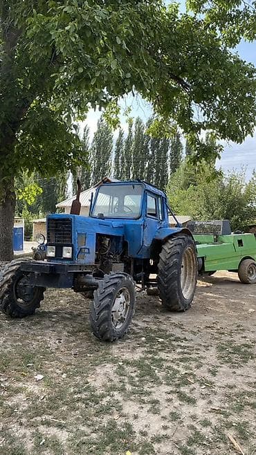 трактор 904: Трактор колесный с кабиной, синий, дизельный. Полный привод (передний — 1