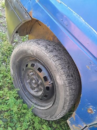 задний бампер гольф 2: Компактный городской хэтчбек синего цвета. Основные характеристики: - — 4