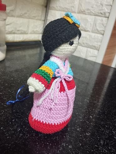 корейский пальто: Вязанная корейская кукла .вяжу на заказ от двух дней.высота куколки не — 3