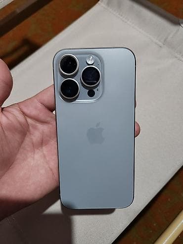 Смартфон Apple iPhone (серия Pro) в светлом цвете. Корпус с матовым at lalafo.kg Смартфон Apple iPhone (серия Pro) в светлом цвете. Корпус с матовым