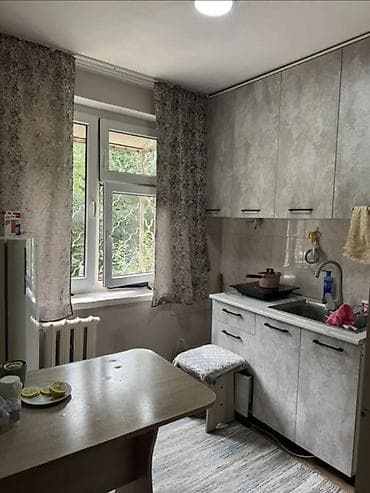 8: 1 комната, 33 м², 8 мкр 104 серия, 3 этаж — 1
