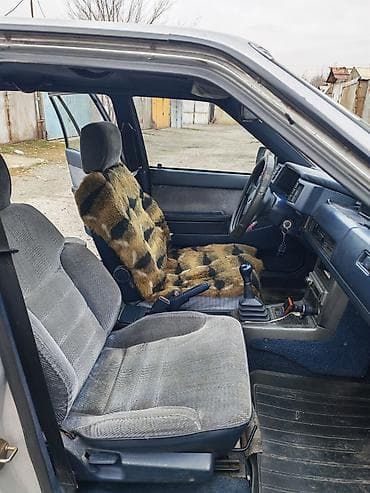 mazba 323: Mazda 626: 1985 г., 2 л, Механика, Бензин, Хэтчбэк — 6