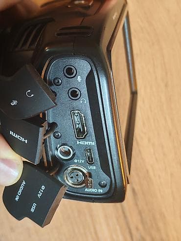 5 5600: Blackmagic Pocket Cinema Camera 4K + Metabones Speed Booster 0.71x — 10