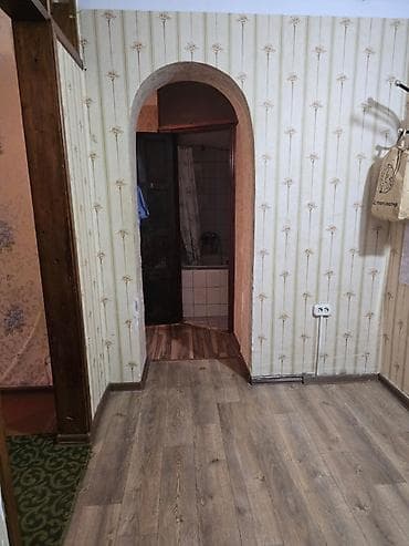 гостинку: 2 комнаты, 30 м², Гостиничный тип, Советская/Скрябина Гостиничный тип, 1 этаж, Требуется ремонт — 9