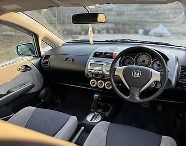 Транспорт: Honda Fit: 2006 г., 1.3 л, Вариатор, Бензин, Хэтчбэк — 2