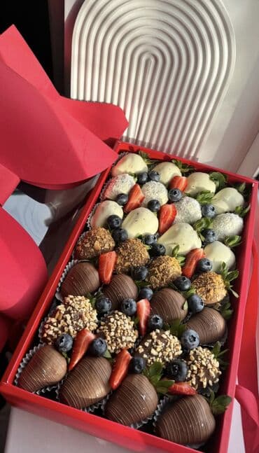 нужны вещи: Подарочный набор «Клубника и фрукты в шоколаде» 6 штук 500 сом 9 штук — 10