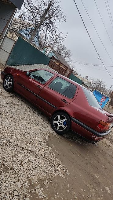 продаю авто с последующим выкупом: Volkswagen Vento: 1993 г., Седан — 1
