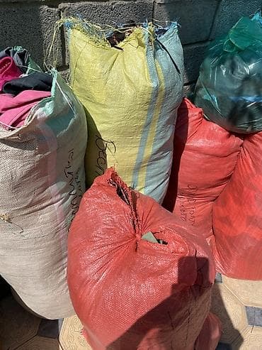 Опт: мешки со смешанной одеждой + большая партия вешалок Описание: - at lalafo.kg Опт: мешки со смешанной одеждой + большая партия вешалок Описание: -