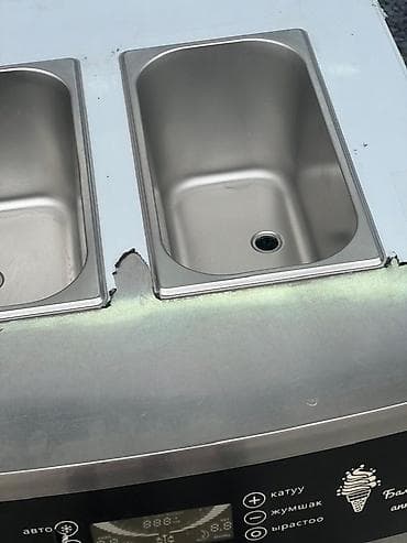 Аппарат для мягкого мороженого, напольный, с тремя рычагами (2 вкуса + — 3