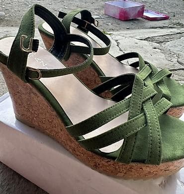 Босоножки, 36, 36.5, 37, Alaïa, Б/у, цвет - Зеленый at lalafo.kg Босоножки, 36, 36.5, 37, Alaïa, Б/у, цвет - Зеленый