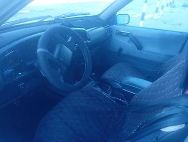 Унаа сатуу: Volkswagen Passat: 1988 г., 1.8 л, Кол менен иштөөчү, Бензин, Седан — 5
