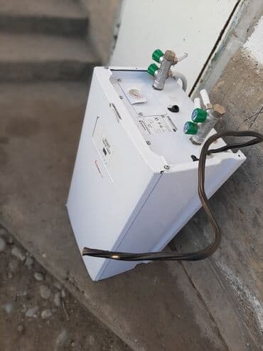 эмеректер бу: Топтолмо суу жылыткыч Бактын көлөмү: 30 л, Ariston, Дат баспас болот, Колдонулган — 1