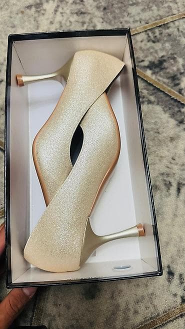 rax обувь бишкек: Туфли, 37, Новый, цвет - Золотой, Бесплатная доставка — 3