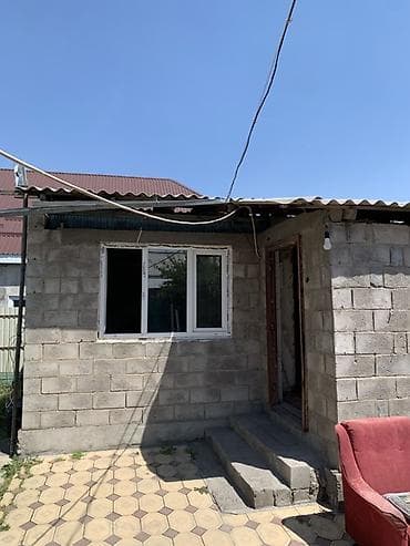 Небольшой одноэтажный дом/хозпостройка из шлакоблока. Основные at lalafo.kg Небольшой одноэтажный дом/хозпостройка из шлакоблока. Основные