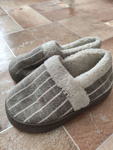 фирменный обувь: Продаётся б/у обувь в хорошем состоянии. Серые ботинки Размер 8 (по — 6